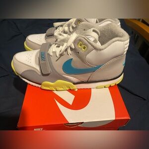 Nike air trainer 1